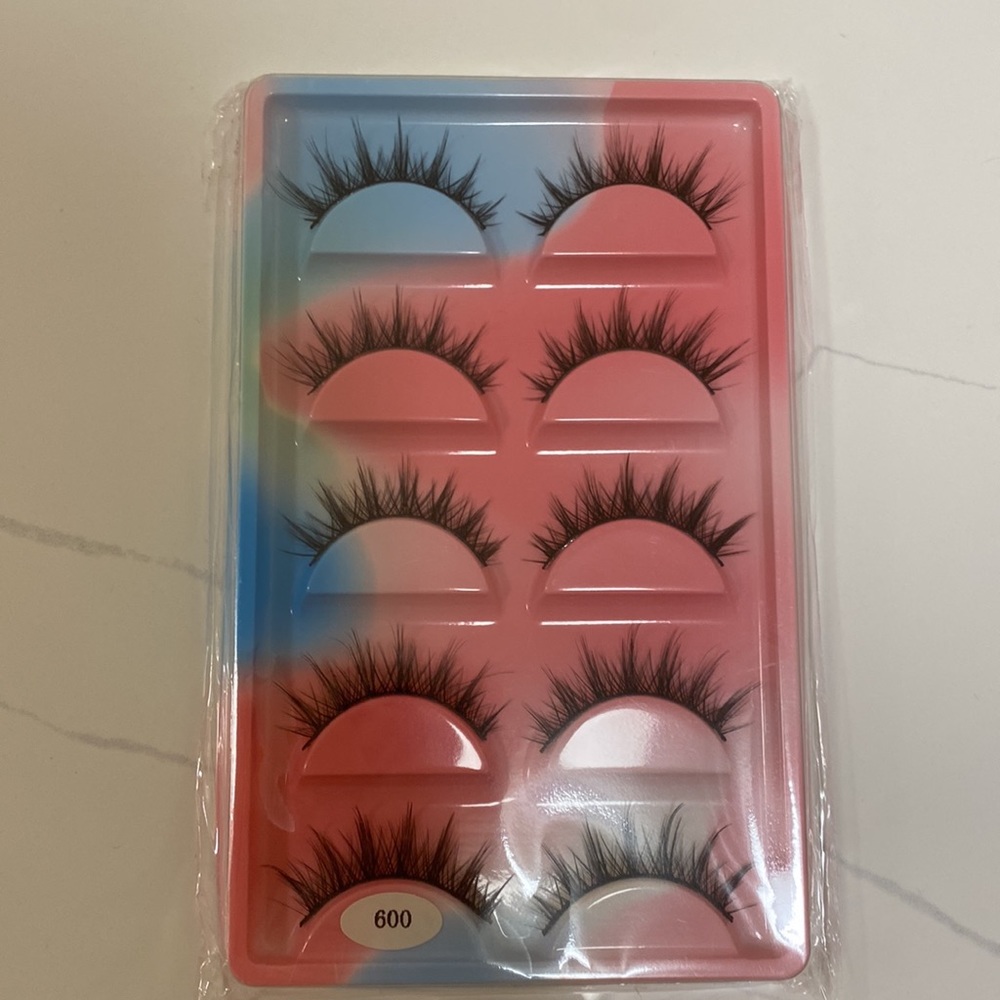 False Eyelashes. - Picture 2 of 3